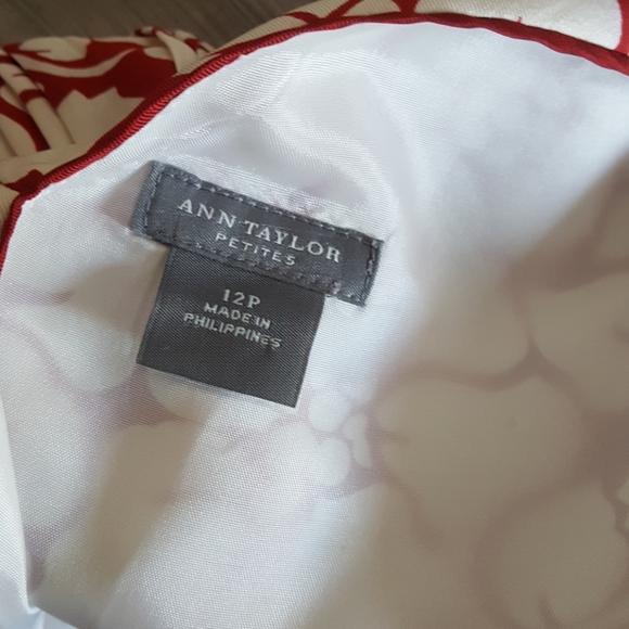 Ann Taylor Petites Red & Ivory Floral Surplice 12P Silk Dress - Picture 8 of 9